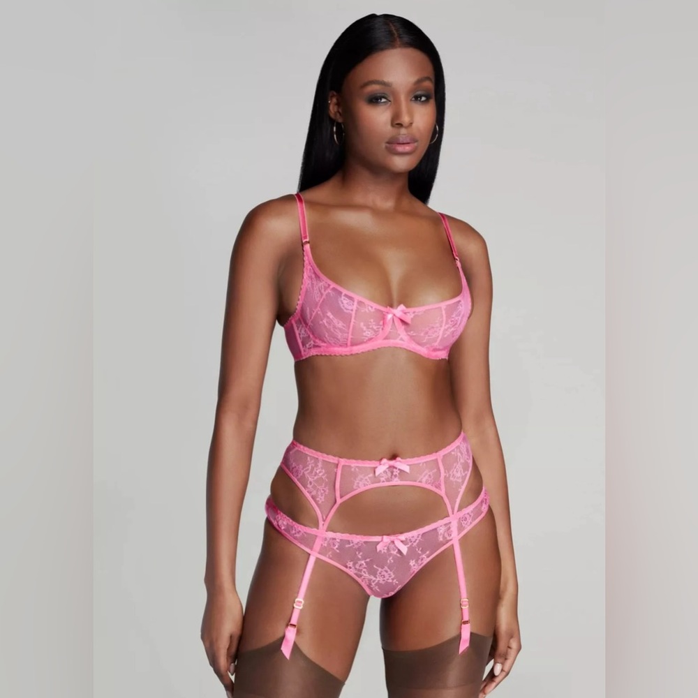 Agent Provocateur Sachaa set
Balconette Underwired Bra 36D thong size 5